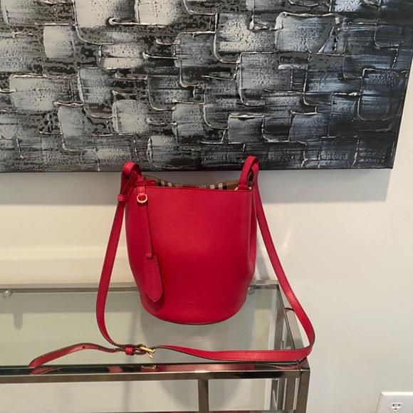 Burberry red bucket bag - Picture 2 of 4